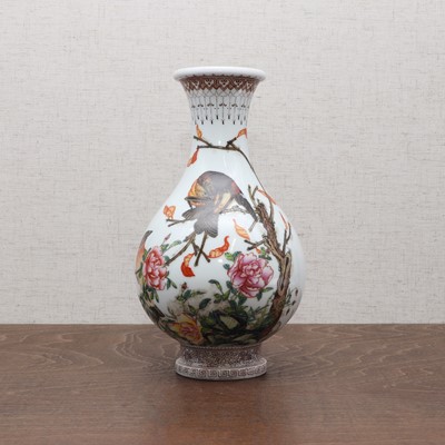 Lot 154 - A Chinese falangcai vase