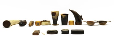 Lot 171 - A group of horn items
