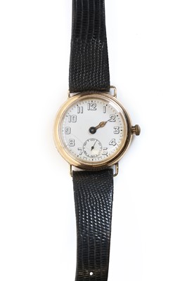 Lot 418 - A Gentlemen's 9ct gold mechanical strap watch