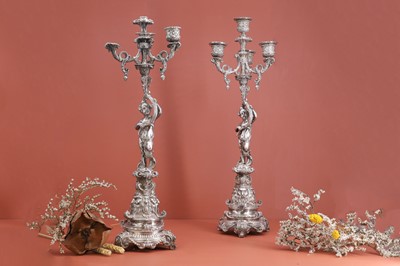 Lot 76 - A pair of classical-style silver-plated candlesticks