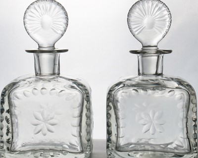 Lot 122 - A pair of James Powell & Sons crystal glass 'Spanish' decanters