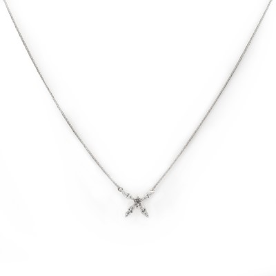 Lot 140 - An 18ct white gold diamond set necklace