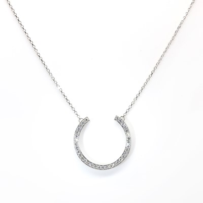 Lot 143 - An 18ct white gold diamond set horseshoe necklace