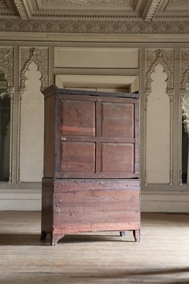 Lot 35 - A Regency mahogany linen press