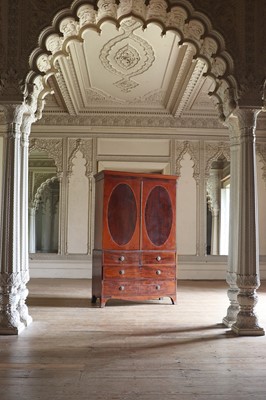 Lot 35 - A Regency mahogany linen press