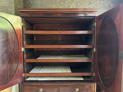 Lot 35 - A Regency mahogany linen press