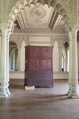 Lot 122 - ☘ An early George III mahogany linen press