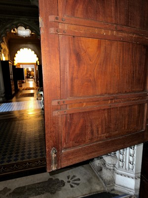 Lot 122 - ☘ An early George III mahogany linen press