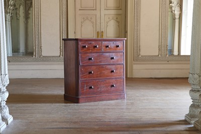 Lot 33 - ☘ A Victorian mahogany chest of drawers