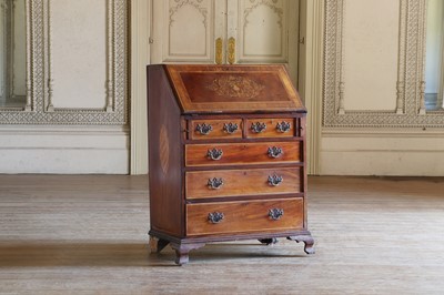 Lot 287 - ☘ An Edwardian mahogany and marquetry inlaid bureau