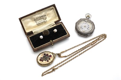 Lot 305 - An Edwardian oval hinged back and front locket