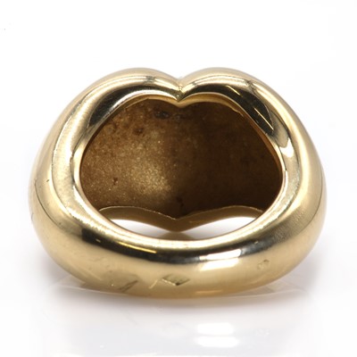 Lot 170 - An 18ct gold Chevalier Coeur ring, by Chaumet