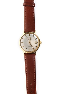 Lot 423 - A gentlemen's gold Omega Seamaster mechanical strap watch