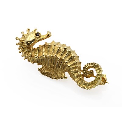 Lot 110 - An 18ct gold seahorse brooch, by Harriet Glen