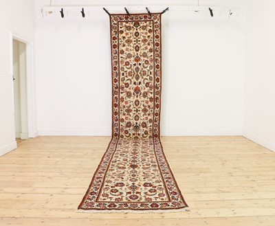 Lot 388 - A Meshed runner