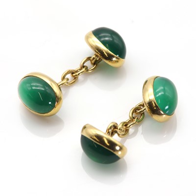 Lot 389 - A pair of Continental gold chrysoprase chain link cufflinks