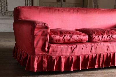 Lot 211 - ☘ A large upholstered settee