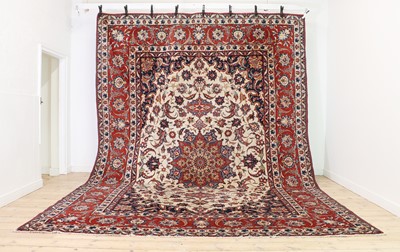 Lot 391 - An Isfahan carpet