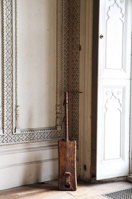 Lot 252 - A three-stringed instrument