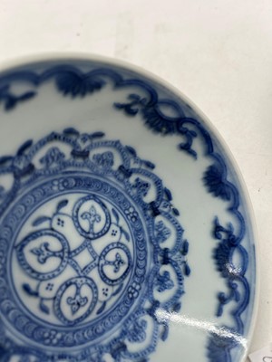 Lot 171 - A pair of Chinese blue and white saucers