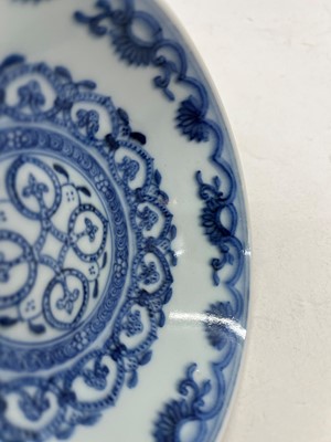 Lot 171 - A pair of Chinese blue and white saucers