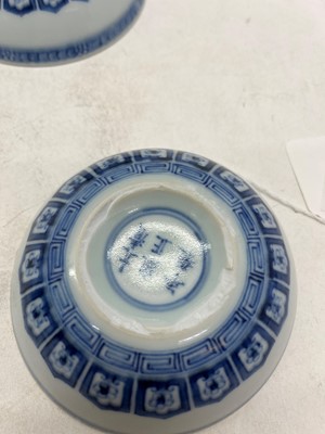 Lot 171 - A pair of Chinese blue and white saucers