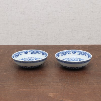 Lot 171 - A pair of Chinese blue and white saucers