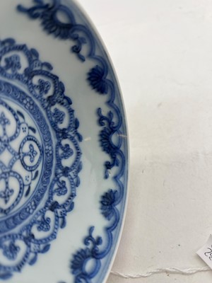 Lot 171 - A pair of Chinese blue and white saucers