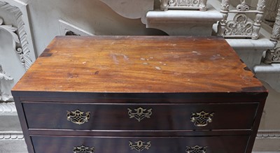 Lot 39 - A George III mahogany chest of drawers