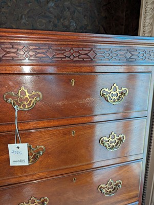 Lot 128 - ☘ An Edwardian mahogany tall chest