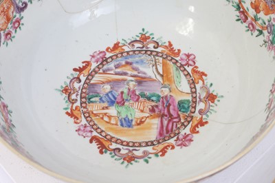 Lot 409 - An export 'Mandarin Rose' porcelain punchbowl