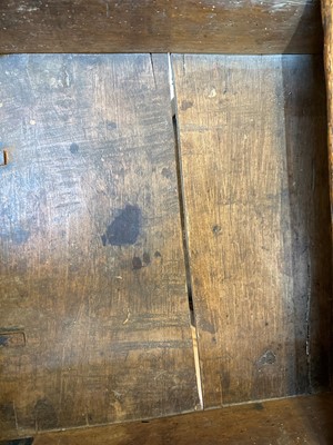 Lot 354 - An oak side table