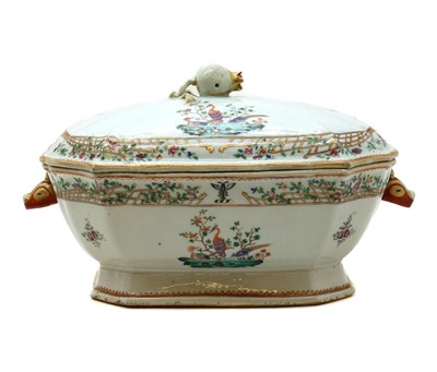 Lot 140 - A Chinese porcelain famille rose tureen and cover