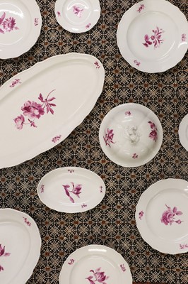 Lot 465 - A Meissen porcelain dinner service