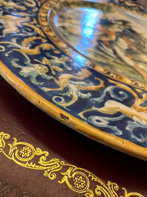 Lot 348 - An Urbino-style 'istoriato' maiolica charger