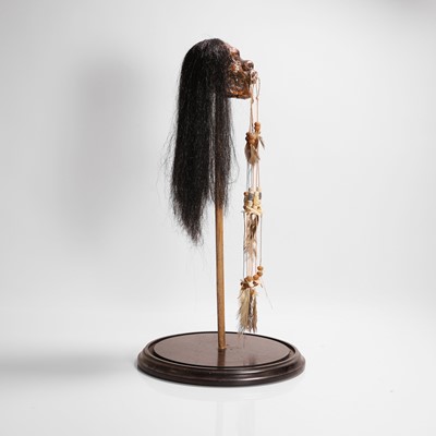 Lot 60 - A replica shrunken head