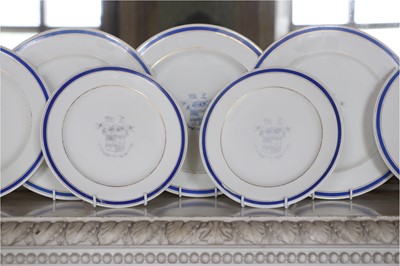 Lot 370 - ☘ A large Copeland porcelain crested part dinner service