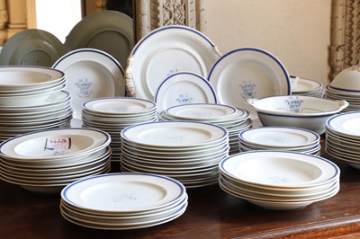 Lot 370 - ☘ A large Copeland porcelain crested part dinner service