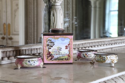 Lot 371 - ☘ An enamel tea caddy