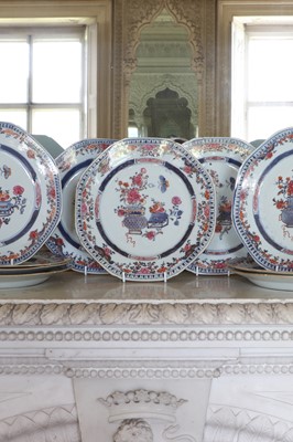 Lot 271 - ☘ A set of eleven Chinese export famille rose octagonal plates