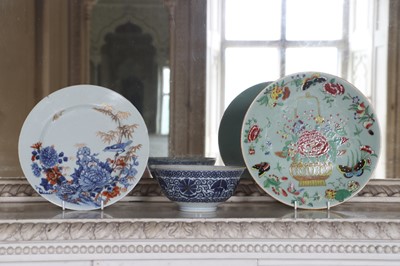 Lot 275 - ☘ A blue and white bowl