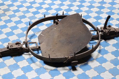 Lot 414 - A large iron mantrap