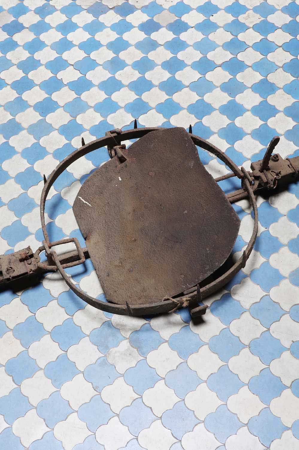 Lot 414 - A large iron mantrap