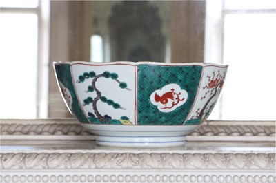 Lot 274 - ☘ A large punchbowl