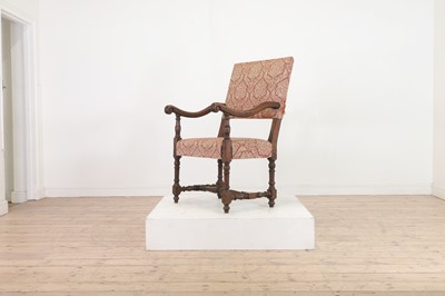 Lot 491 - A walnut throne chair