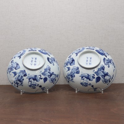 Lot 61 - A pair of Chinese blue and white bowls