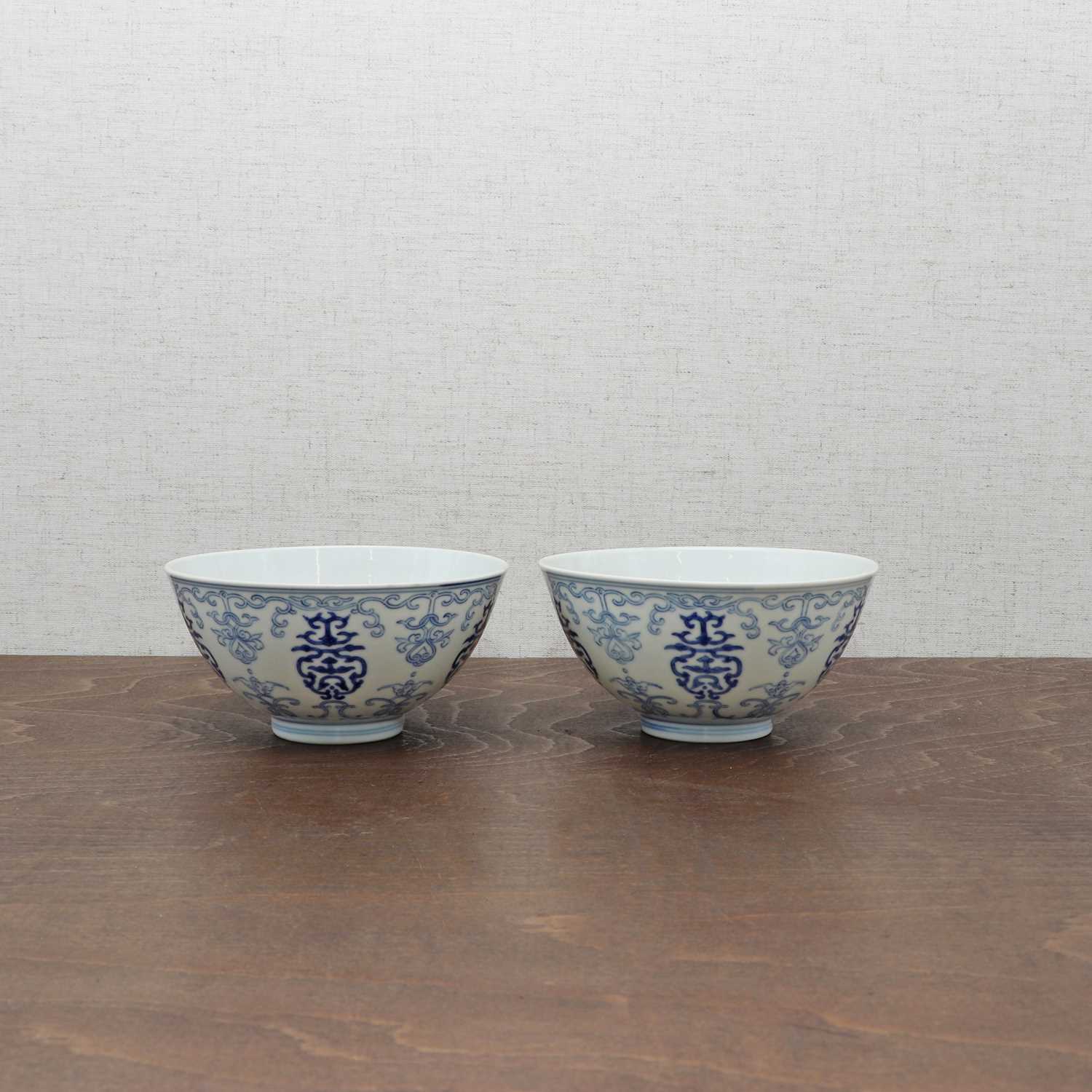 Lot 62 - A pair of Chinese blue and white bowls