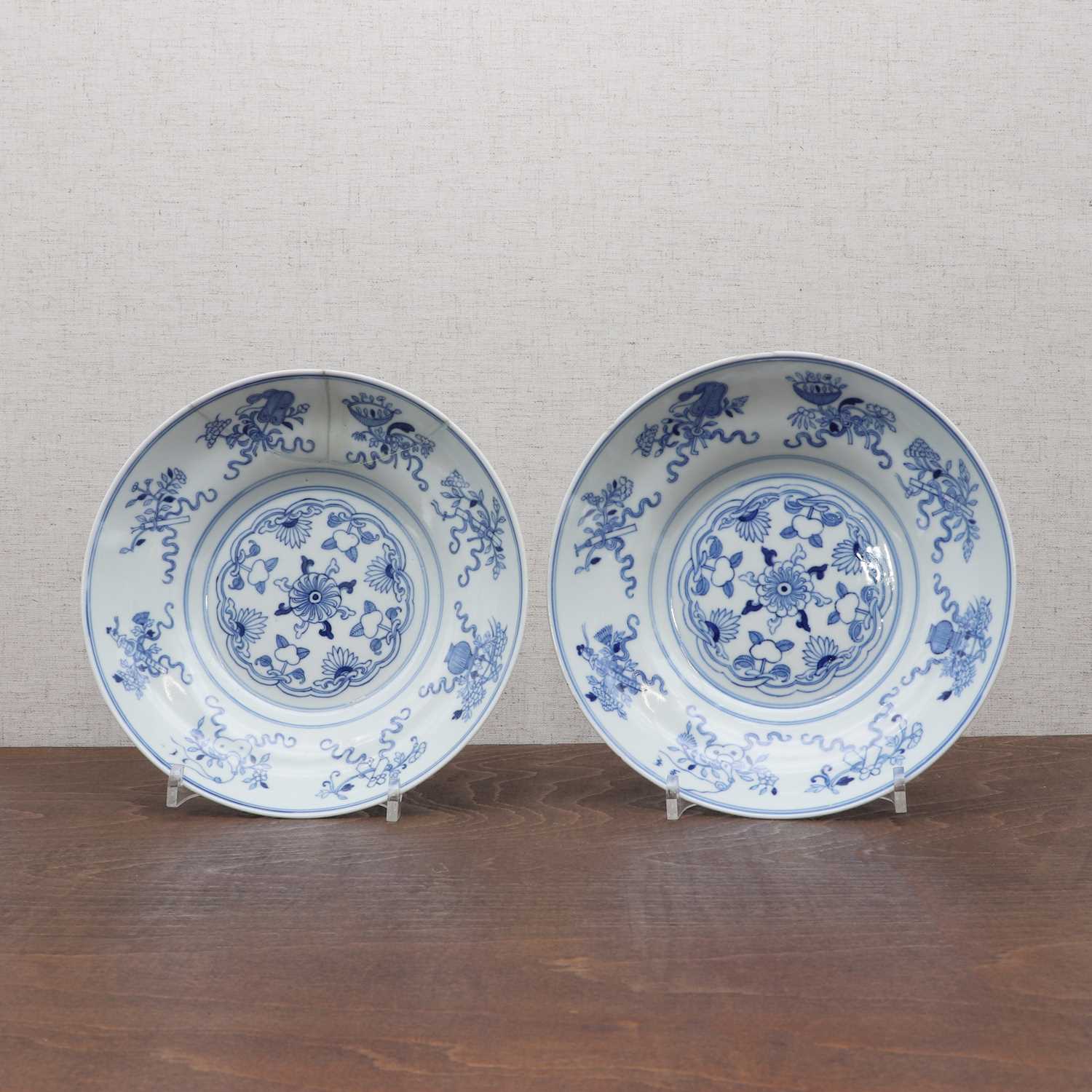 Lot 63 - A pair of Chinese blue and white plates