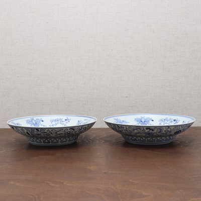 Lot 63 - A pair of Chinese blue and white plates
