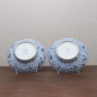 Lot 63 - A pair of Chinese blue and white plates